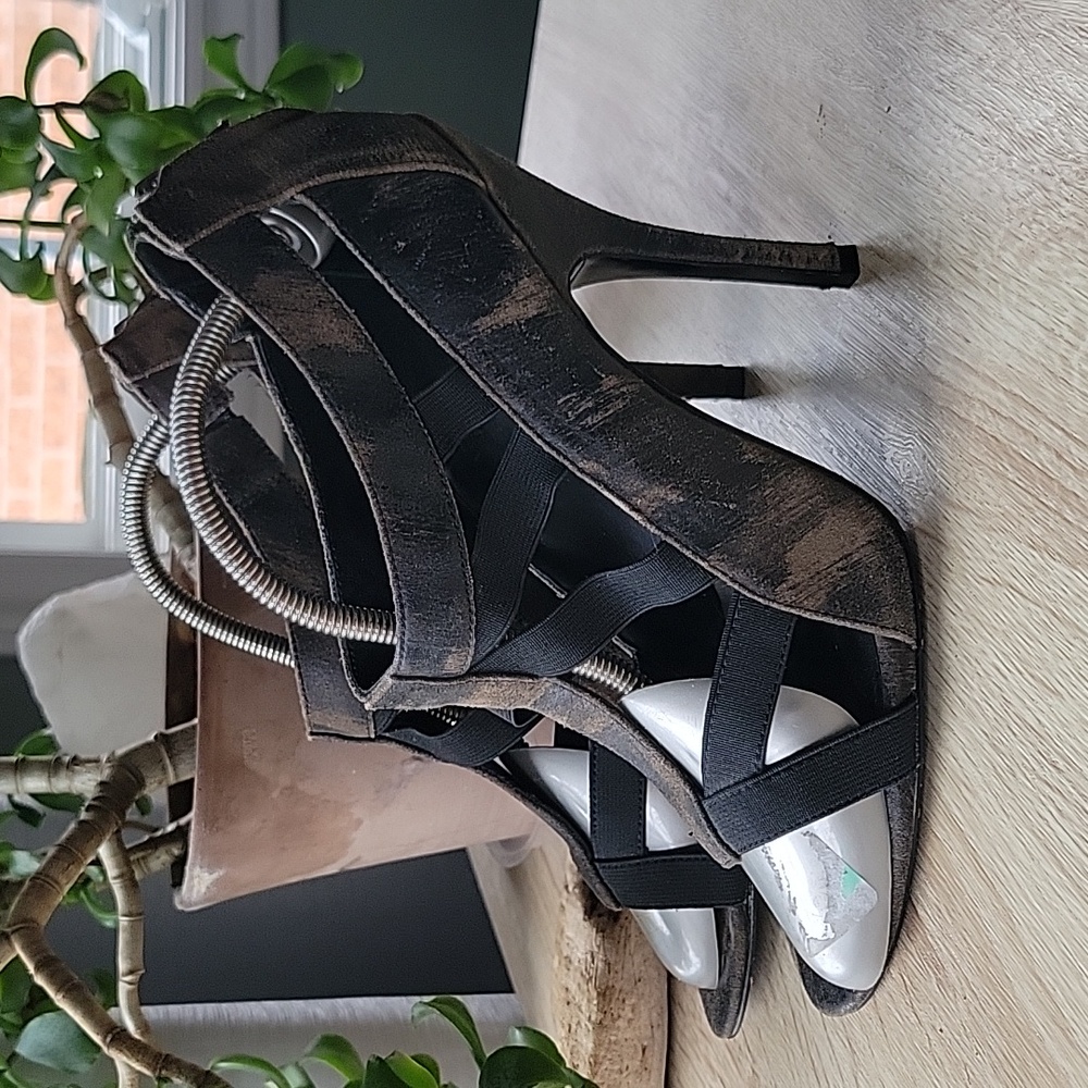 Elizabeth and James E-SKY Leather Heel